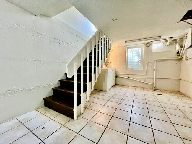 Building Photo - Charming 3-bedroom, 1-bathroom home available immediately