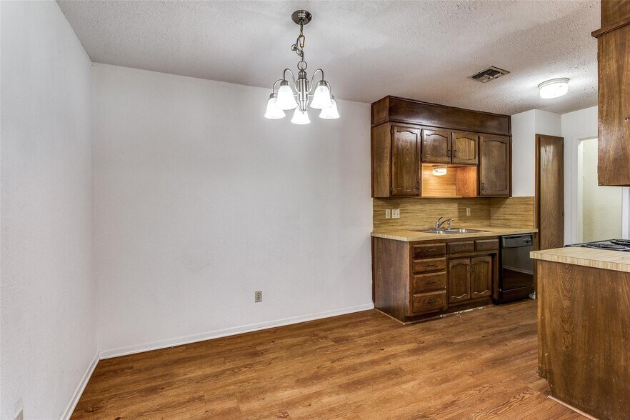 Building Photo - 1140 Jameson St