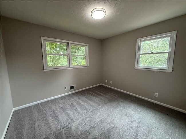 Building Photo - 3155 Oak Dr