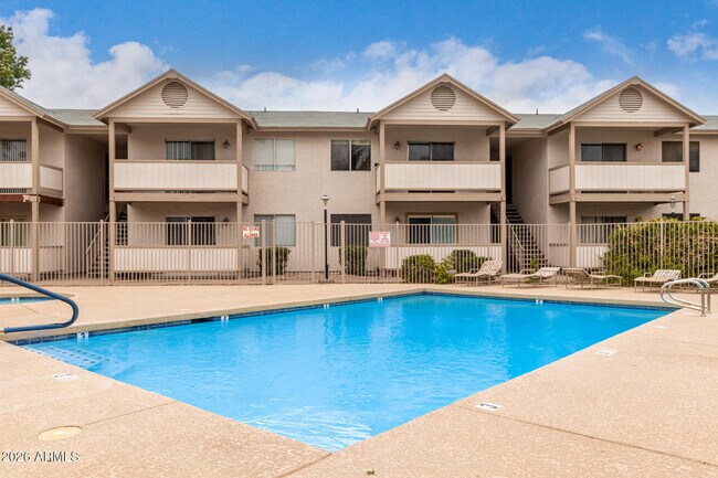 Building Photo - 616 S Hardy Dr
