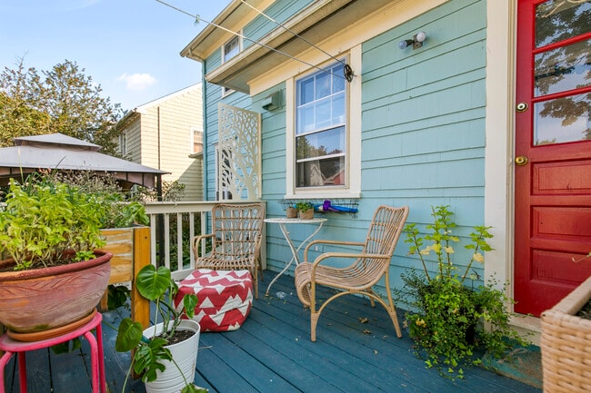 Building Photo - 37 Harmon St