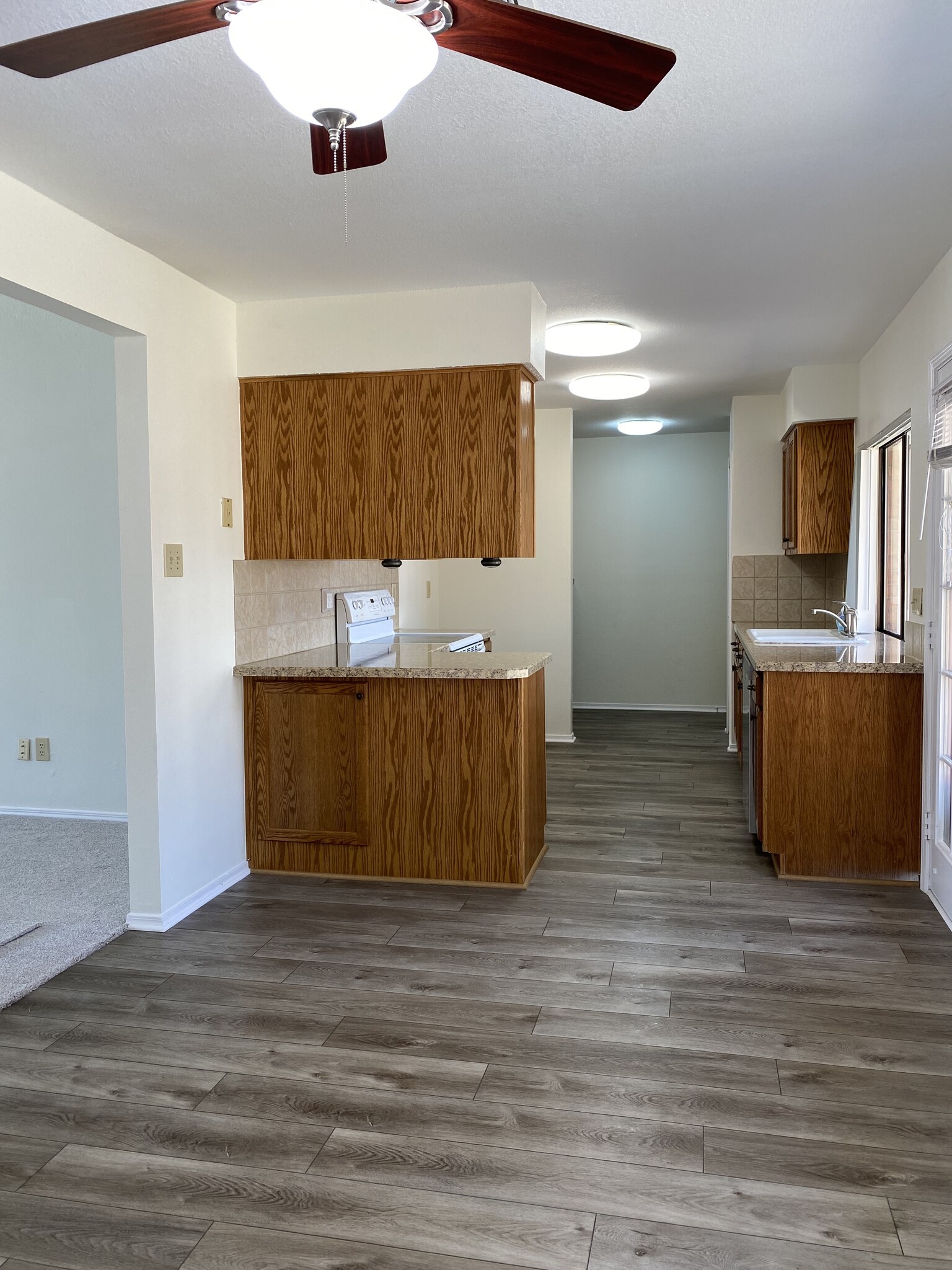 Kitchen - 2429 Majestic Dr