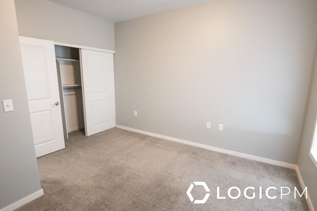 Building Photo - Stunning Condo Unit In Excellent SLC Locat...