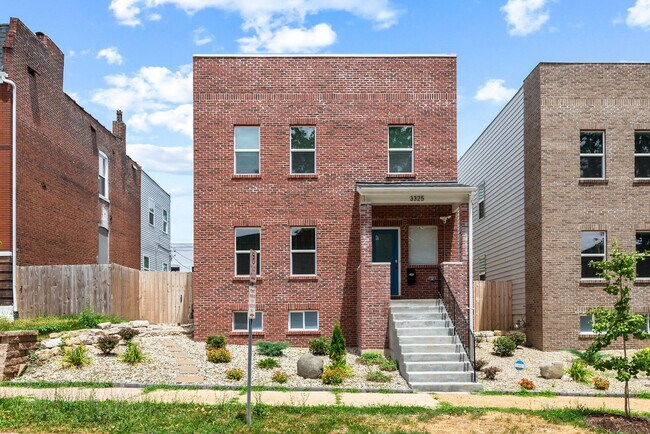Building Photo - 3325 Vista Ave