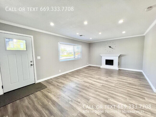 Building Photo - 3197 Bourgeois Way