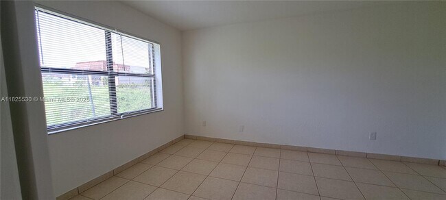 Building Photo - 842 NE 209th St