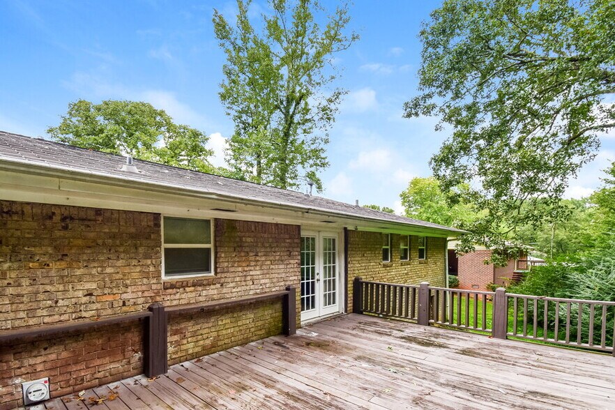 Building Photo - 2036 Terry Ln