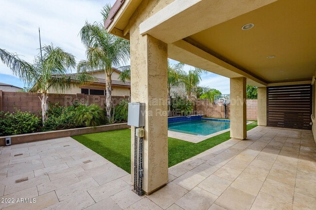 Building Photo - 1544 E Hummingbird Way