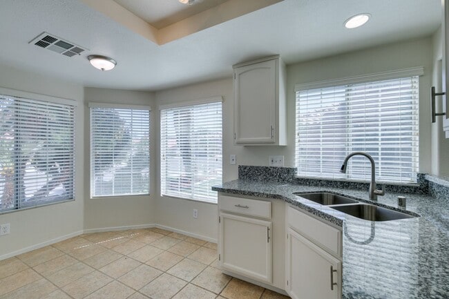 Building Photo - Cozy 3 bedroom single story house in Green Valley
