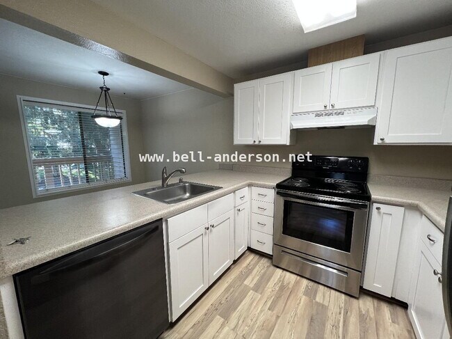 Building Photo - Renton Condo Unit Available!