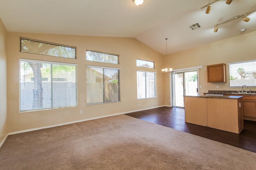 Building Photo - 13425 W Gelding Dr