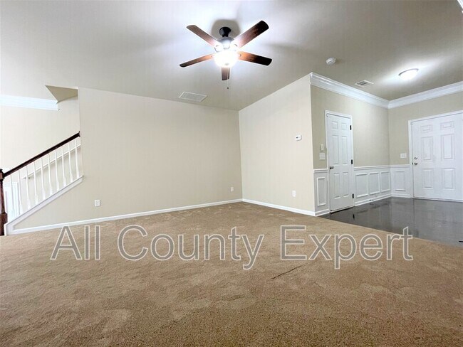 Building Photo - 599 Oakside Pl