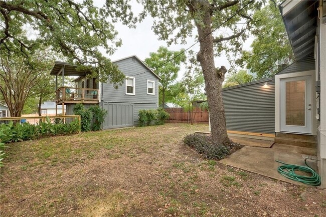 Building Photo - 705 W 35th St