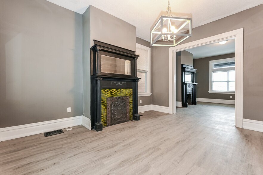 Building Photo - 253 Watson Blvd