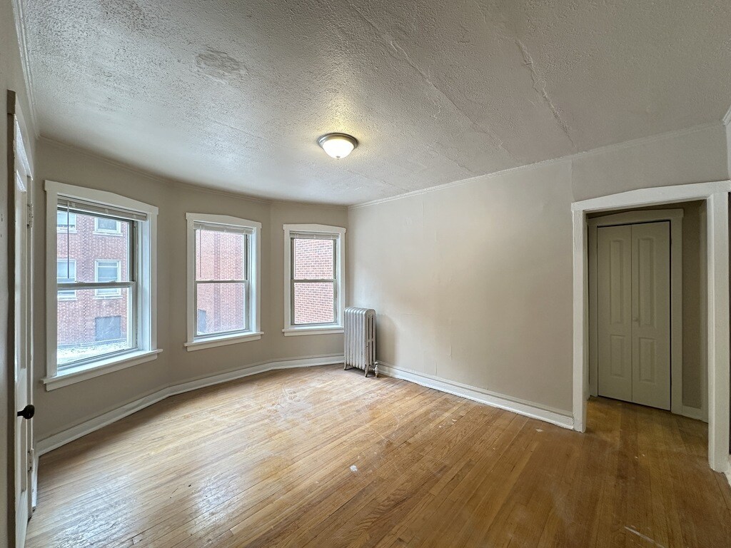 Building Photo - 4027 W Melrose St