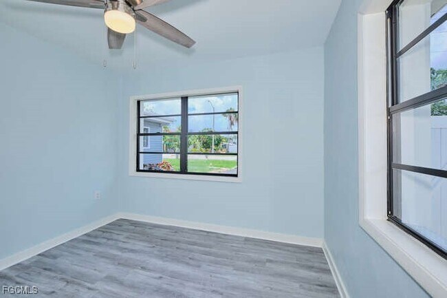 Building Photo - 4370 Deleon St