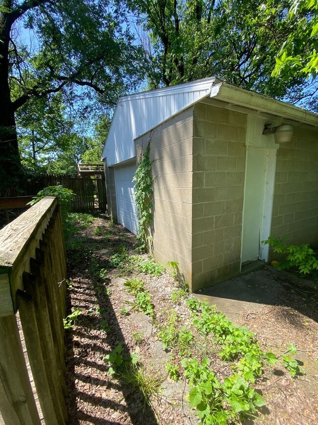 Building Photo - Great 2 Bed home