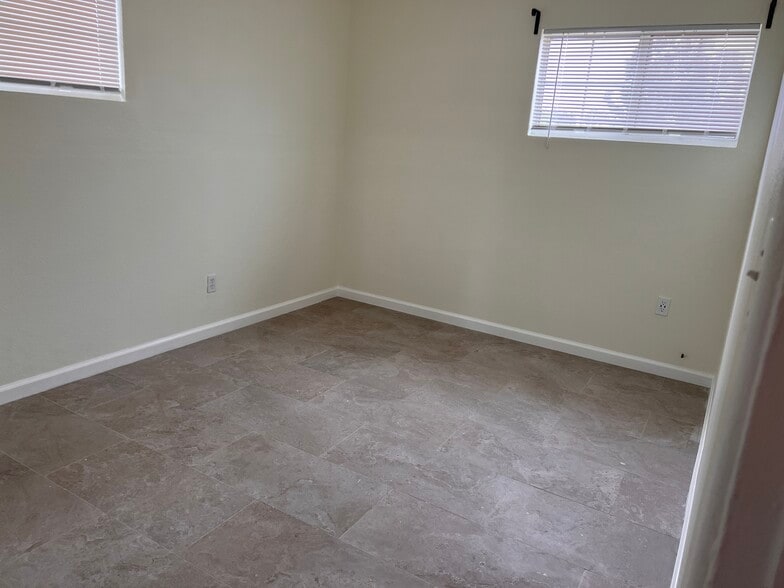 Building Photo - 754 48th St