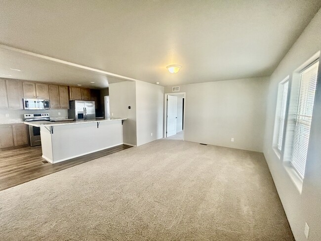 Building Photo - 8446 Sunrise Way