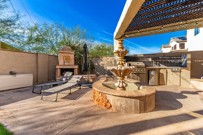 Building Photo - 2707 W Lamar Rd