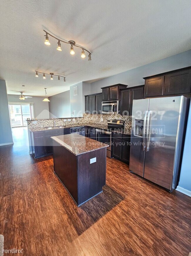 Building Photo - 2 br, 3 bath Townhome - 5927 Winberry Cree...