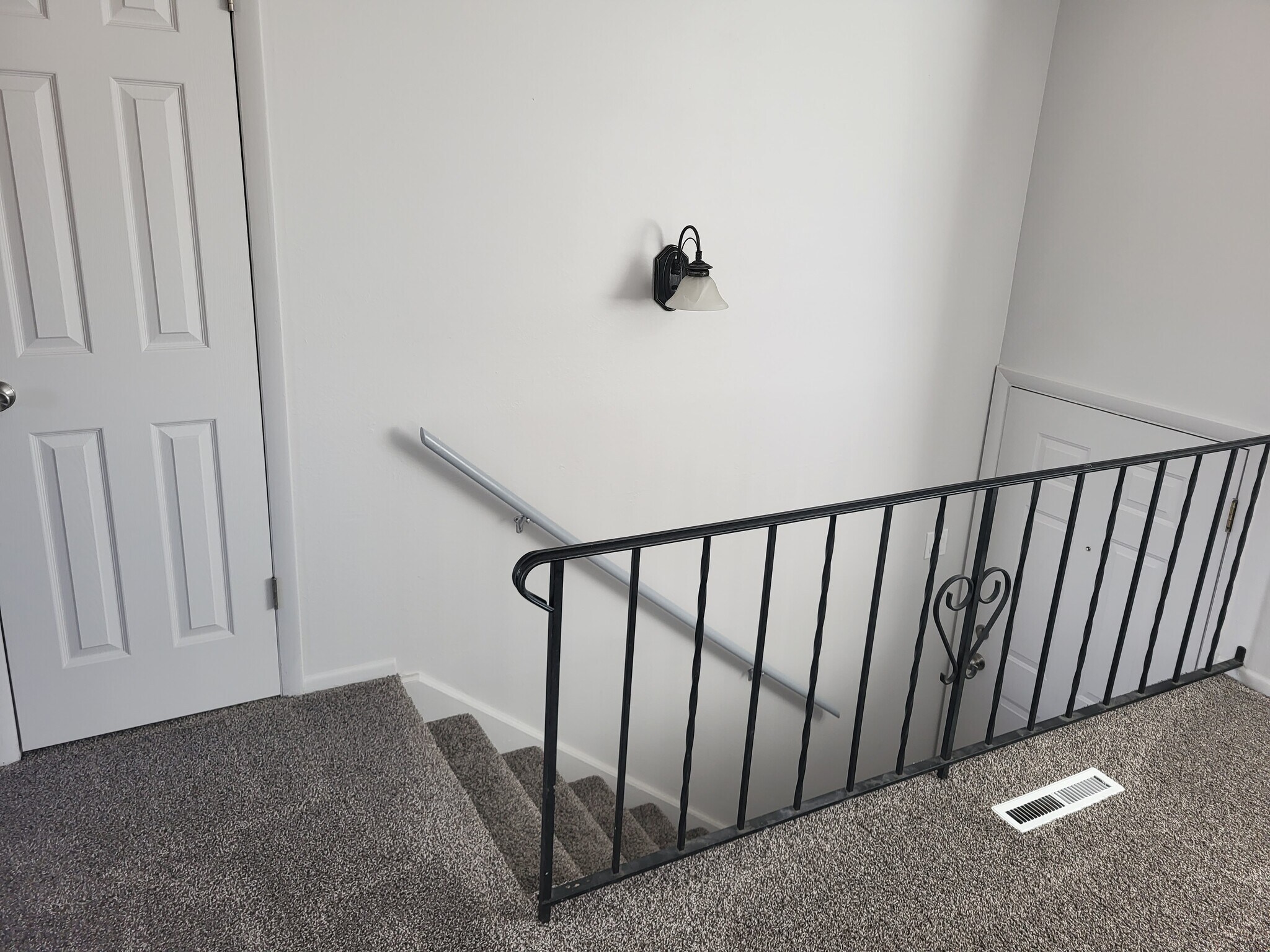Entry - 1405 Tappan Cir