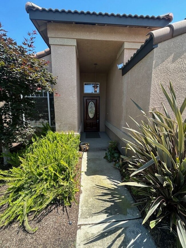 Building Photo - Beautiful 3 Bedroom 2 Bathroom in Farmersville!!