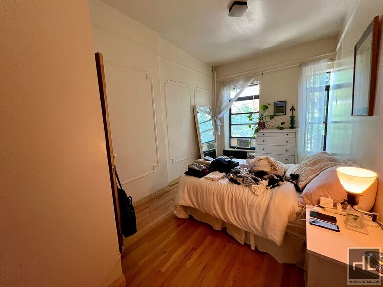 Building Photo - 2BR 2BA Brownstone On Clinton Hill Bedstuy Border