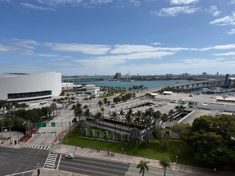 Building Photo - 398 NE 5th St