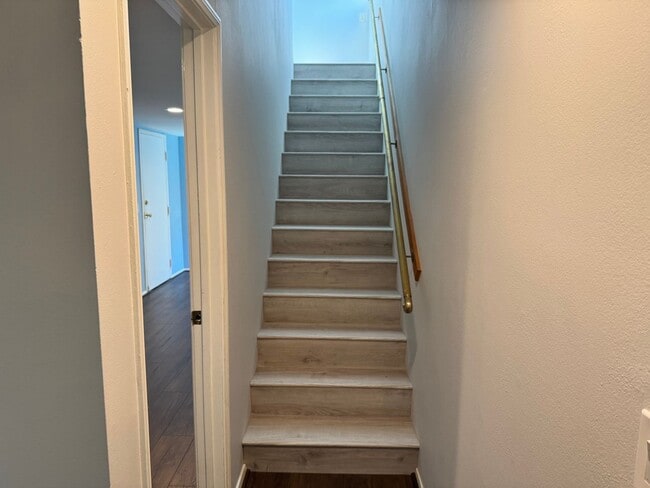 Building Photo - Eastside Costa Mesa Townhome with 2-Car Ga...