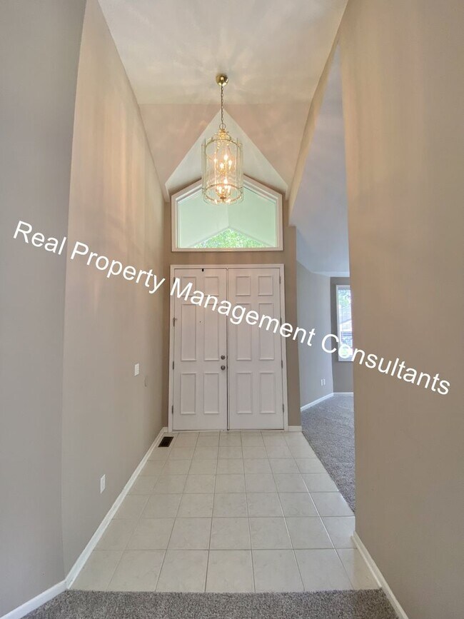 Building Photo - $1000 Move In Incentive on Lake Winnebago 3 Bedroom Home