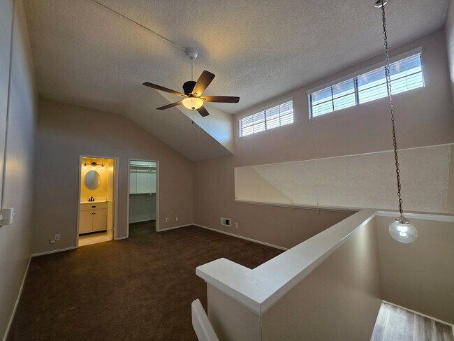 Building Photo - Beautiful Upgraded "Westside" Condo!