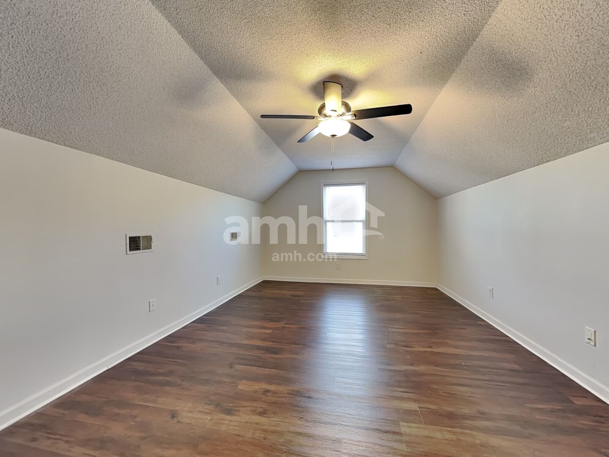 Building Photo - 11 Lake Linden Ct