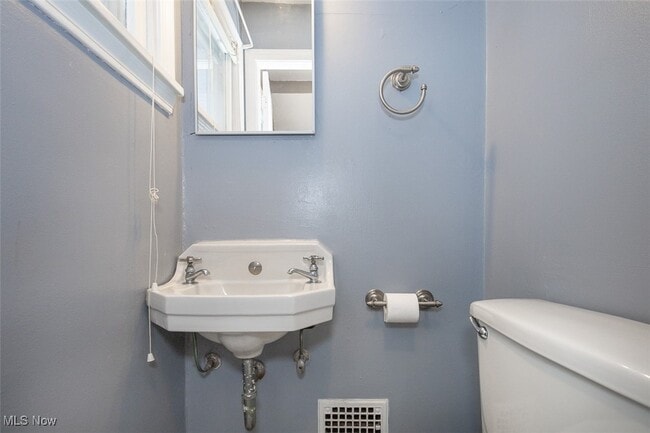 Building Photo - 1718 Maywood Rd