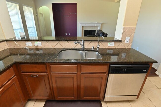 Building Photo - 5215 Field Briar Ln