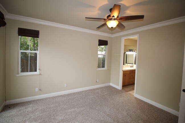 Building Photo - 3856 Heritage Ave