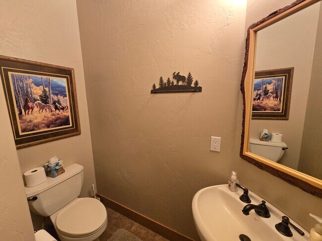 Building Photo - For Rent: Luxury Furnished Riverside Townhome *All Utilities Included*