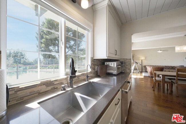 Building Photo - 2260 Los Amigos St