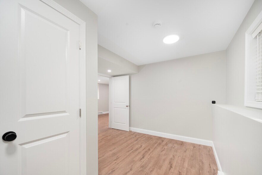 Building Photo - 28 Grosvenor Ave