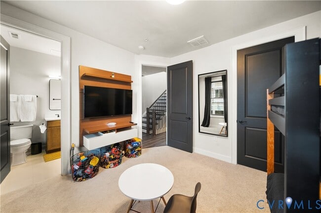 Building Photo - 441 W 7th St