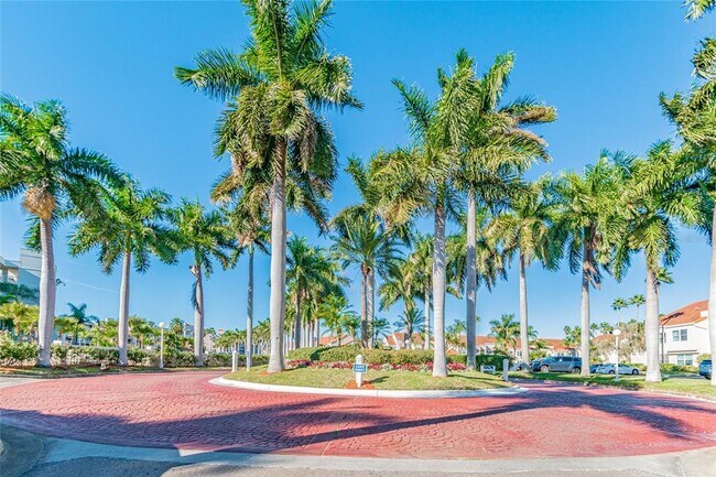 Building Photo - 6073 Bahia Del Mar Blvd S
