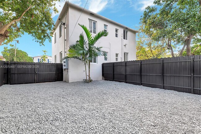 Building Photo - 3783 SW 27th St