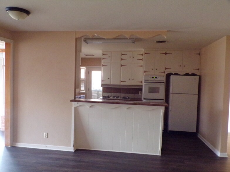 Building Photo - 128 E Yucca Ave