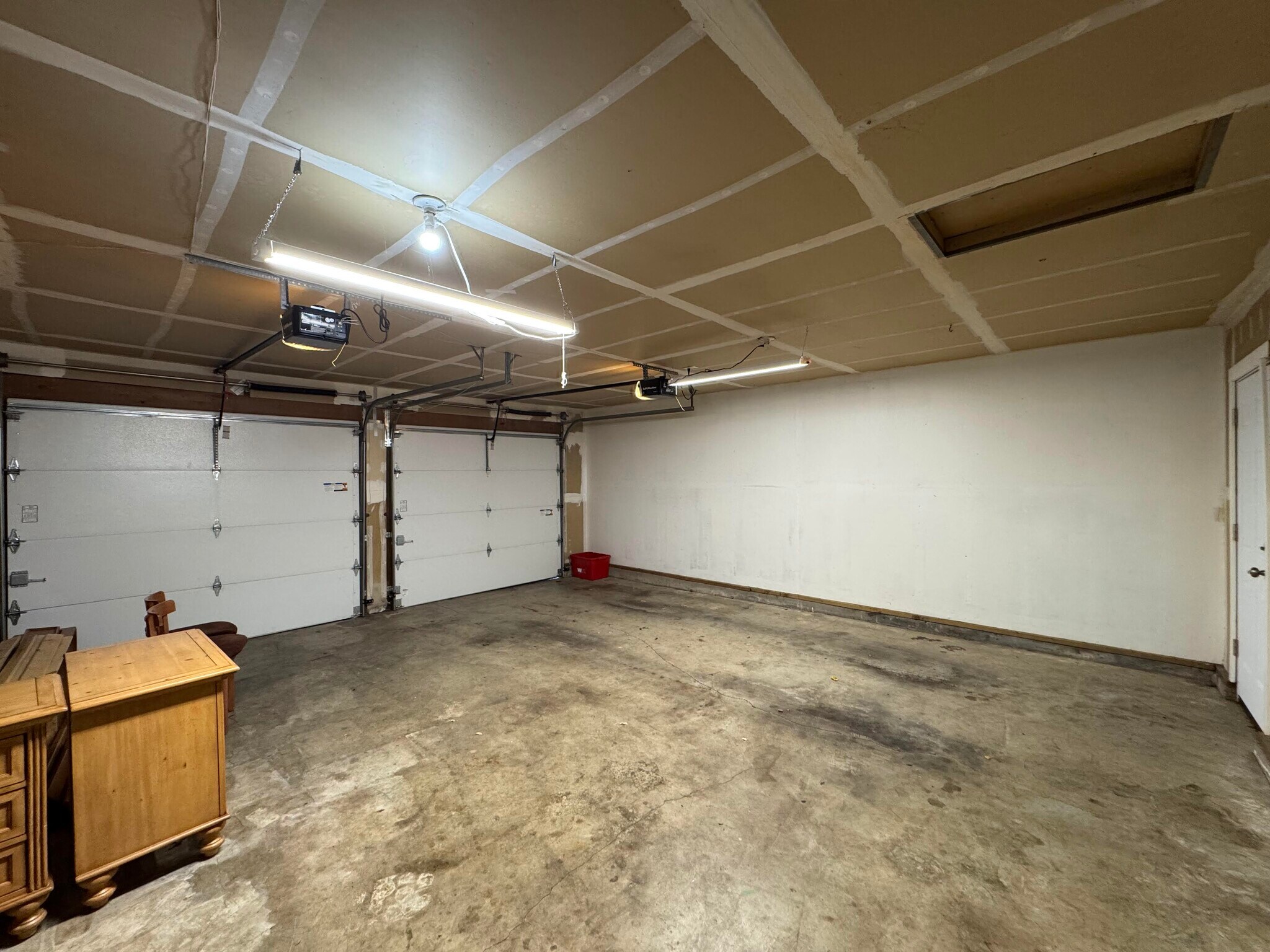 Building Photo - 9775 SW Robbins Dr