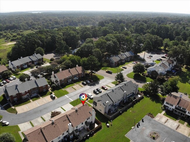 Building Photo - Yorktown Living