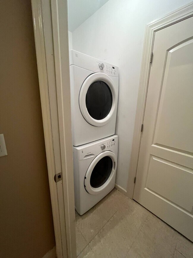 Building Photo - 260 Washington St