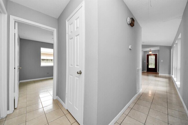 Building Photo - 2622 Heather Knoll Dr
