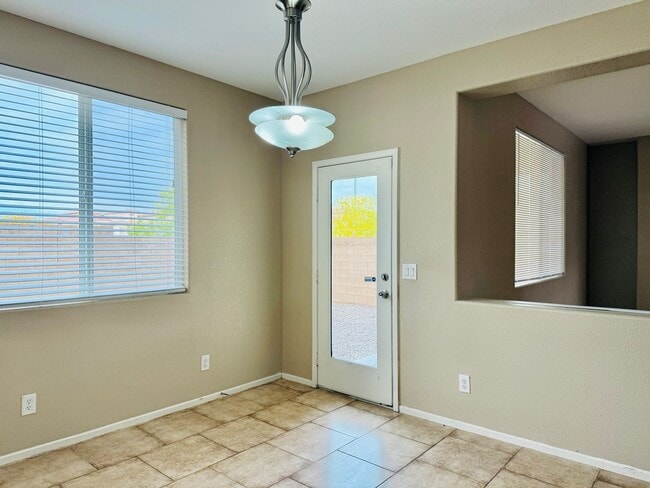 Building Photo - Spacious Living, Granite Counters, Great Location!
