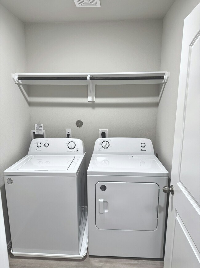 Building Photo - 11906 Amber Oak Wy