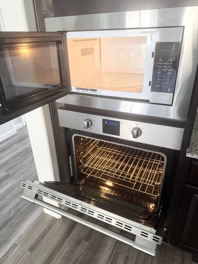 Building Photo - Charming 4 Bedroom Newer South Reno Home